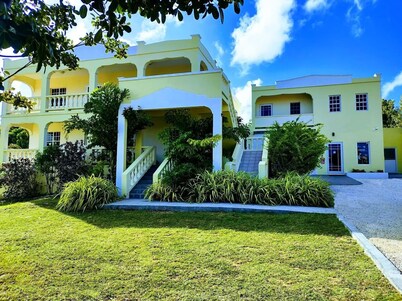 Modern Smart Suite w/ free fast WIFI & 5 min beach access