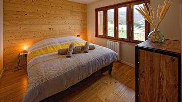 3 chambres, fer et planche à repasser, Wi-Fi gratuit, draps fournis