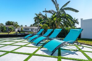 Terrace/patio - Casa Maria-3 Bedroom-2 Bath for 6 Guests-Waterfront-Heated Pool-Near Beaches (Pompano Beach)