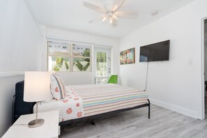4 bedrooms, desk, iron/ironing board, travel crib