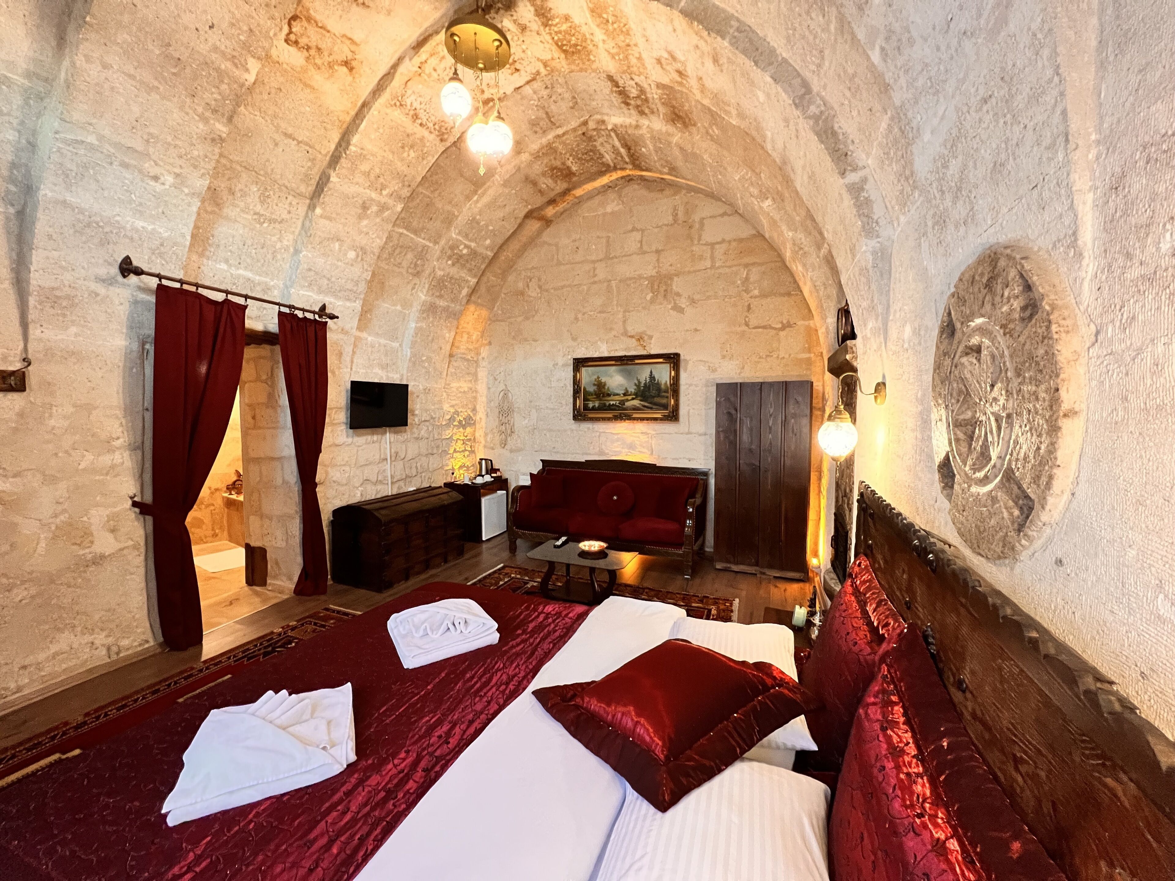 Hypo-allergenic bedding, minibar, individually decorated