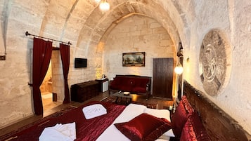 Kemer Oda / Kemer Room | 防敏寢具、迷你吧、獨特設計、獨特裝修