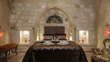 Sofa Oda / Sofa Room | Hypo-allergenic bedding, minibar, individually decorated