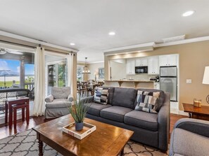 Televisión y chimenea 