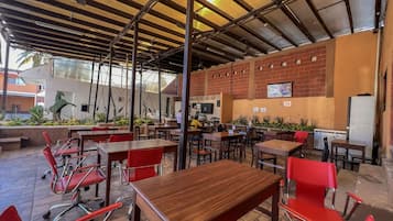 Free daily cooked-to-order breakfast