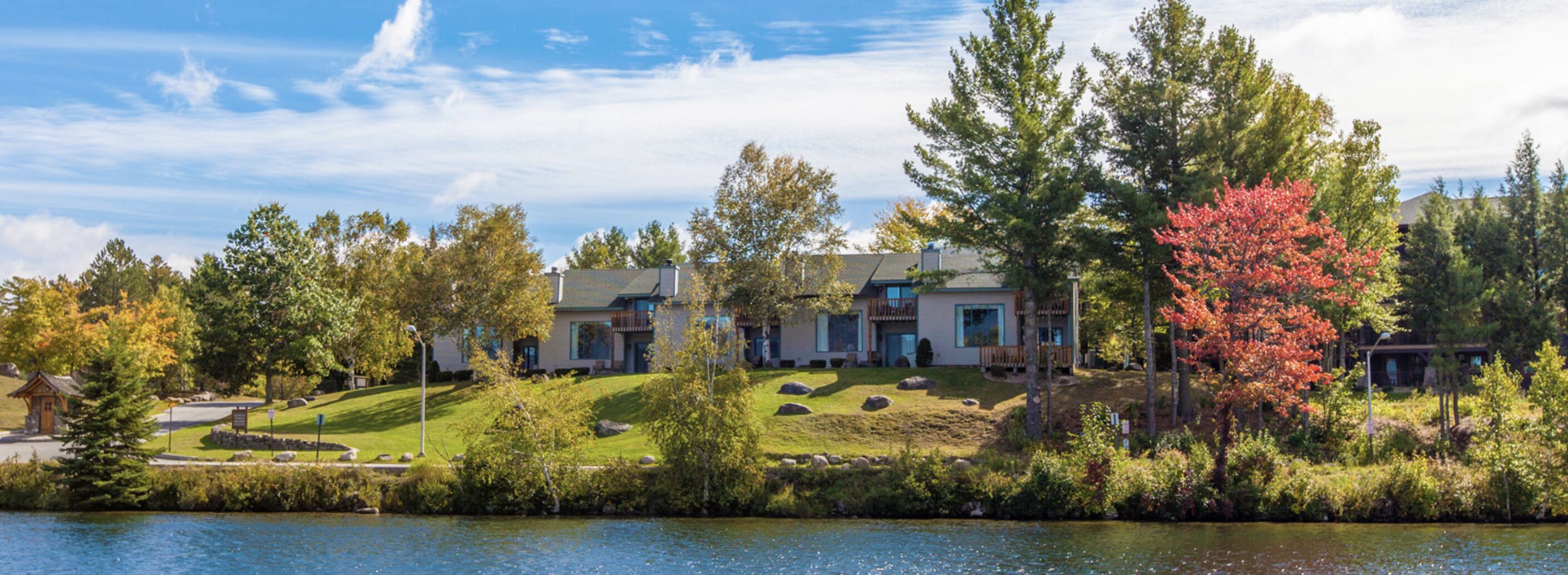 Serviced Condo with Sauna/Fireplace, sleeps up to 8!