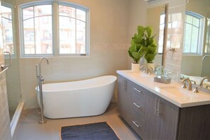 Bañera y secador de pelo