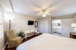 2 bedrooms, internet, bed sheets