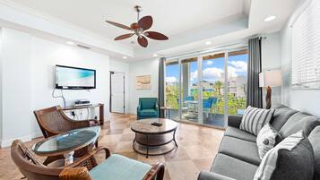 House, Multiple Beds (Changes in Attitude) | Living area | TV, ping pong