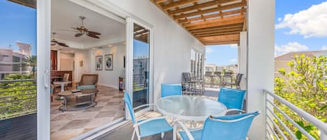 House, Multiple Beds (Changes in Attitude) | Outdoor dining