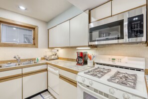 冰箱、微波炉、烤箱、炉灶