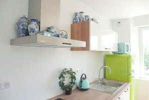 Køleskab, mikrobølgeovn, ovn, kogeplade