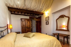 2 dormitorios, tabla de planchar con plancha, wifi y ropa de cama