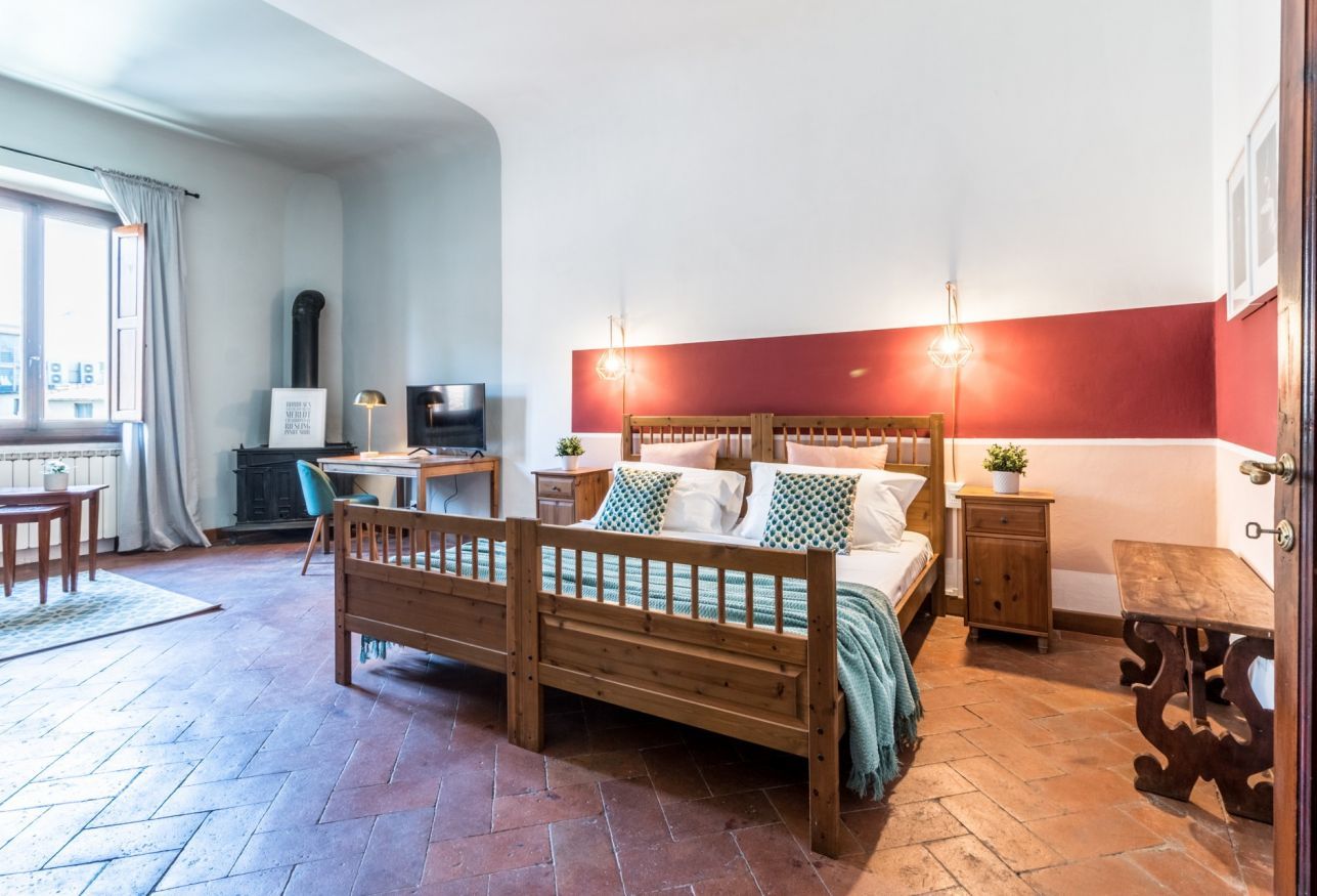 2 bedrooms, desk, iron/ironing board, WiFi