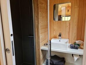 Deluxe Chalet, Ensuite, Mountain View | Interior - Cab'ânes du Pibeste (Segus)