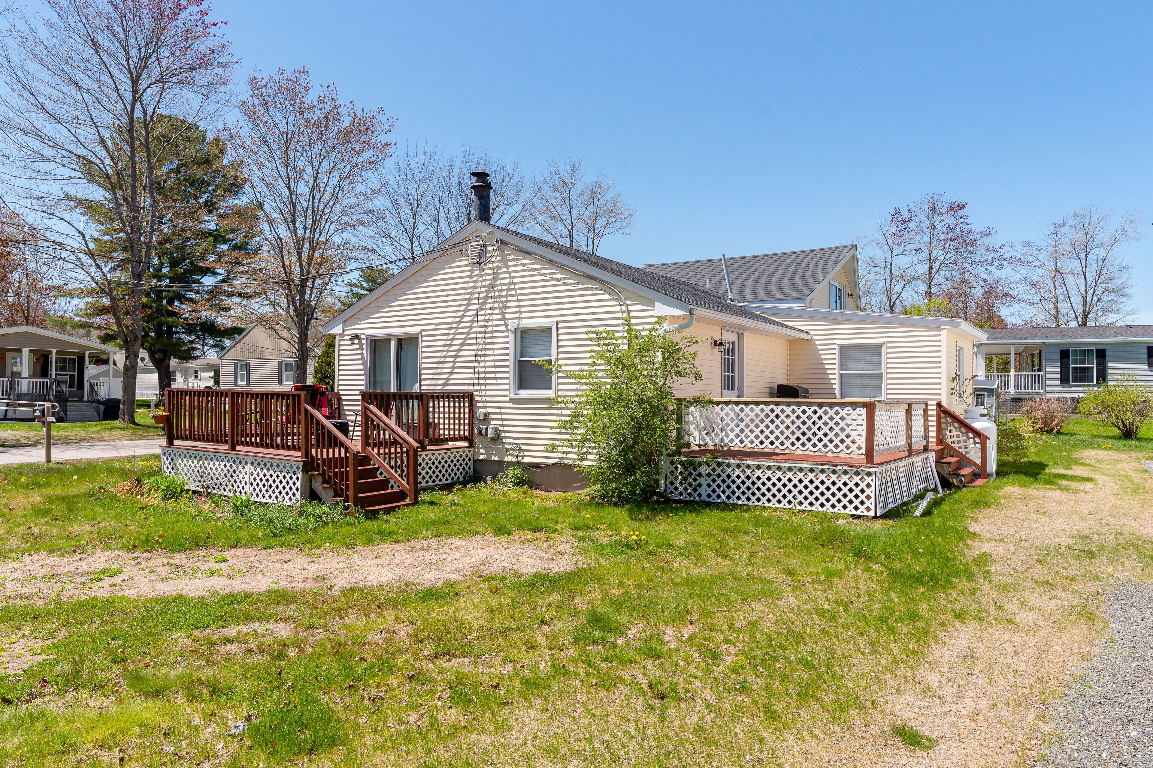 Lovely Dog-Friendly Home w/ Yard, Office, Fast WiFi, Washer/Dryer & Smart TVs