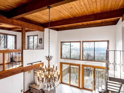 New Breathtaking Catskill Retreat with Views and Hot Tub, The Nest Retreat in Woodstock Catskill