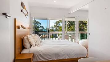 2 bedrooms, desk, iron/ironing board, travel cot