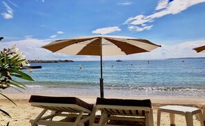 On the beach, sun loungers, beach towels - CENTRAL renovated VILLA... so CLOSE to the SEA ! (Sainte-Maxime)