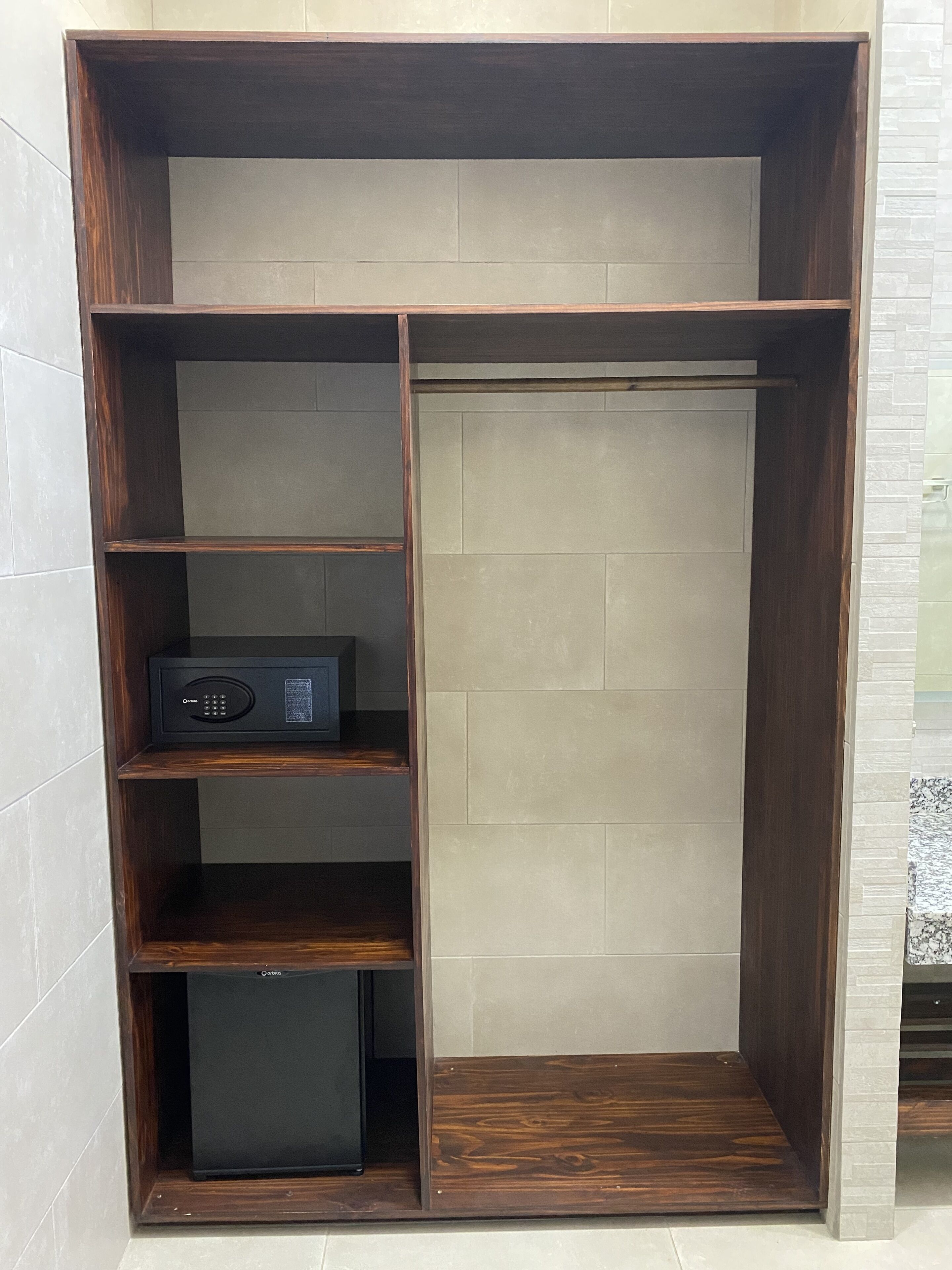 deluxe quadruple room (onyx) | wardrobe