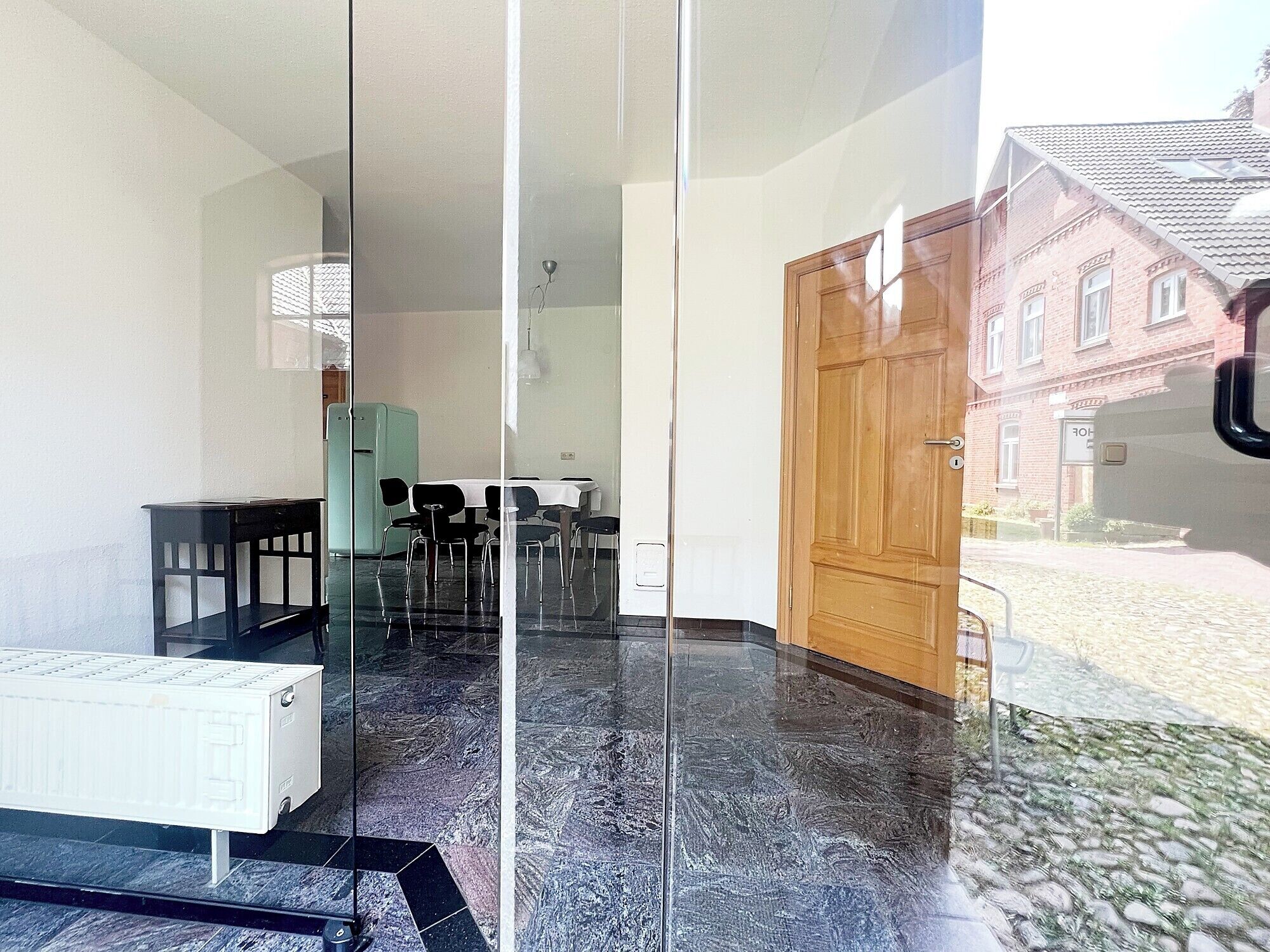 المنشأة من الداخل