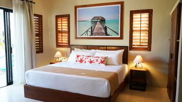 Chambre, 1 trĂšs grand lit, vue piscine