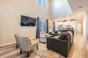 Smart TV, computer monitors