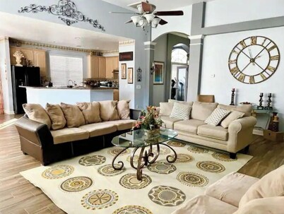 Luxury, King Suite & Extras! Gameroom-Office-Gym