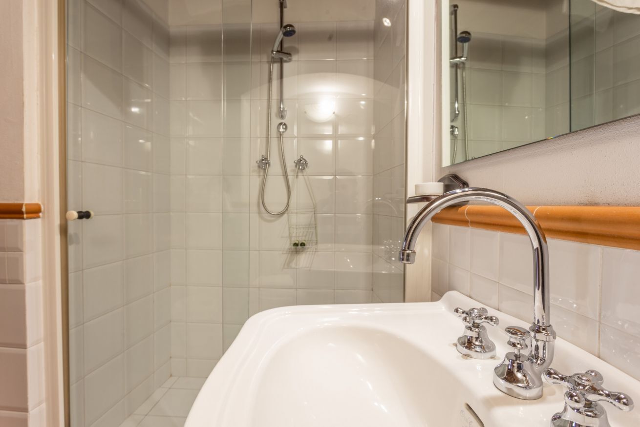 Bathtub, hair dryer, bidet, towels