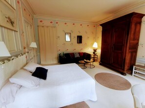 11 bedrooms, desk, iron/ironing board, travel cot