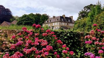 Enceinte de lâhĂ©bergement