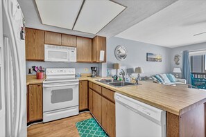 Fridge, microwave, oven, stovetop - Linens, Snacks & Sea Included (Surf City)