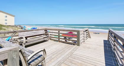 Weekend Seaclusion, Linens, Snacks & Sea Included