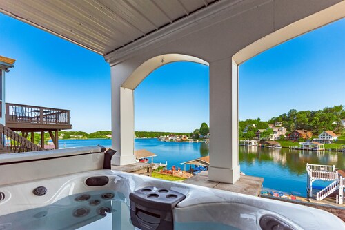 Private Lakefront Escape|Views, Dock, Hot Tub Fun