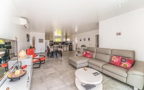 Smart TV - Casa Bellavista Tenerife Apartment where ocean meets silence (Costa del silencio)