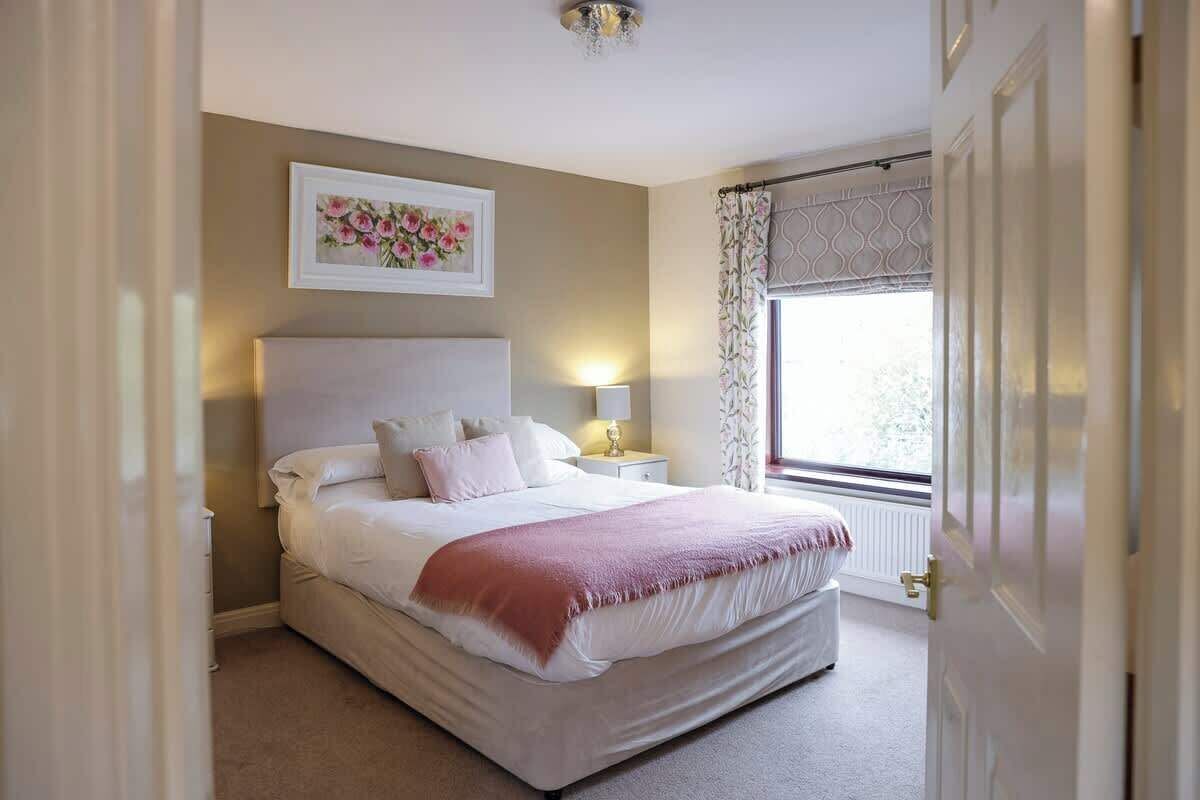 4 bedrooms, iron/ironing board, travel cot, WiFi