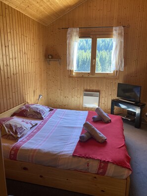5 bedrooms, iron/ironing board, WiFi, bed sheets - 5-bedroom chalet with private sauna and stunning views (Biot)