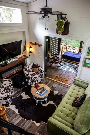 Smart TV, fireplace, video games