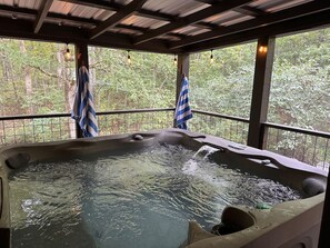 Outdoor spa tub