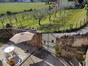 Outdoor dining - Corte Clocego _ Triple room with private bathroom. Relaxation in the green (Verona)