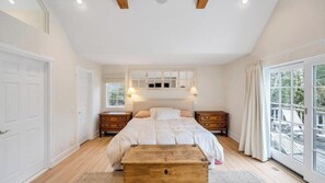 6 bedrooms, iron/ironing board, Internet, bed sheets