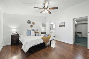 3 habitaciones, tabla de planchar con plancha, wifi y ropa de cama 