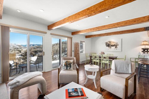 MY MOUNTAIN SHACK-Upscale Condo- Walk to Lifts-Mountain VIEW