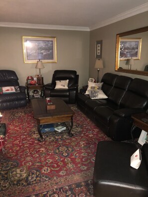 Interior - Masters Rental - walk to golf course - 4 bedrooms updated (Augusta)