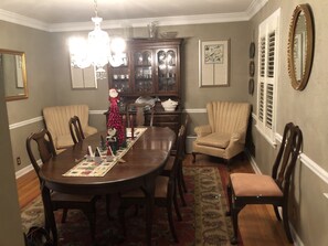Dining - Masters Rental - walk to golf course - 4 bedrooms updated (Augusta)