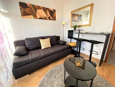 EXCLUSIVE Studio in BEST LOCATION +NETFLIX +BOXSPRING-SofaBed