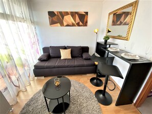 Smart TV - EXCLUSIVE Studio in BEST LOCATION +NETFLIX +BOXSPRING-SofaBed (Bad Füssing)