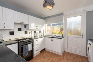 Fridge, microwave, oven, stovetop - Toast Lettings | Cosy 3 bedroom home in Stockton on Tees  (Stockton-on-Tees)