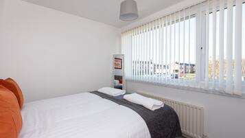 3 bedrooms, iron/ironing board, free WiFi, bed sheets