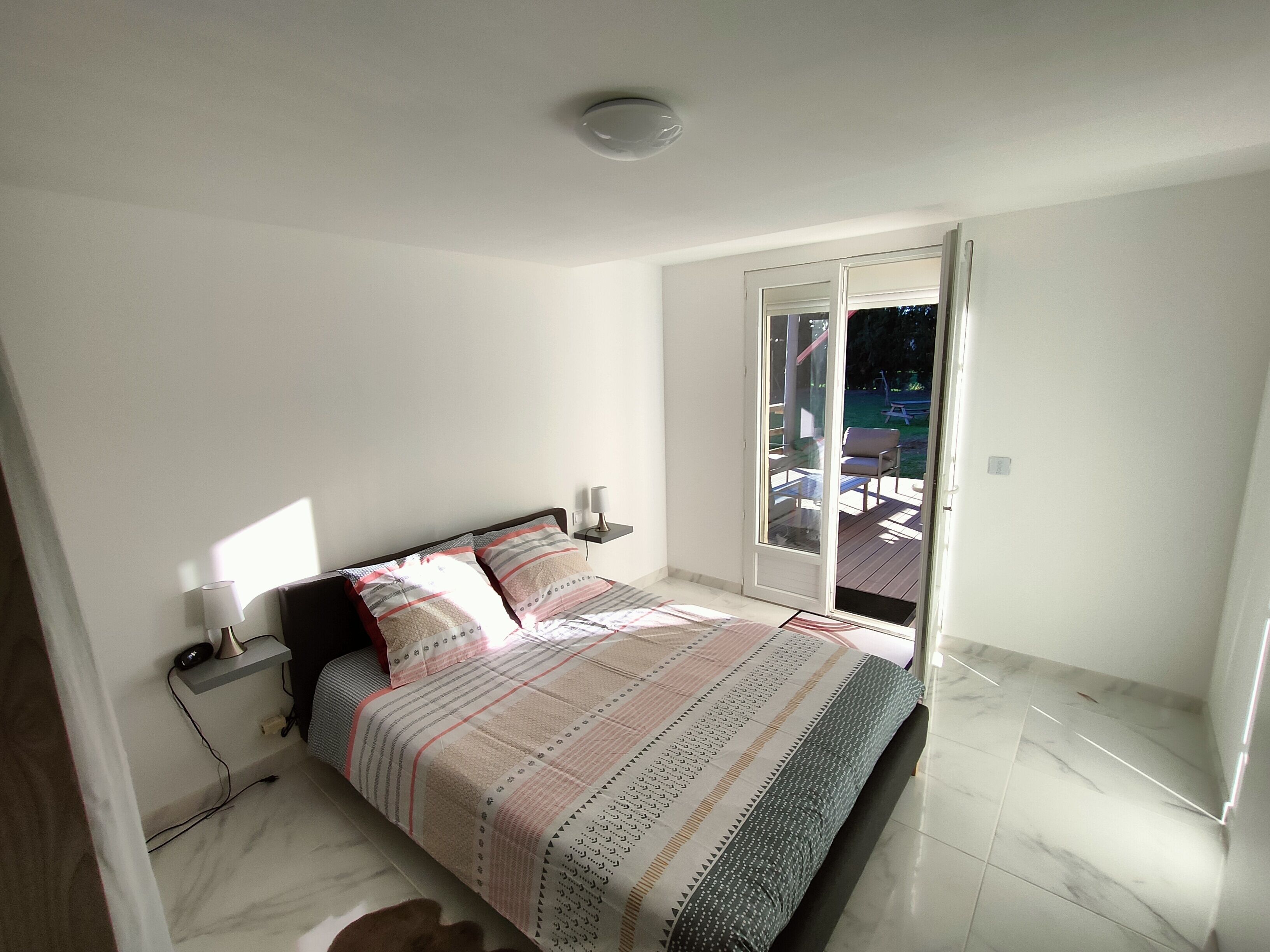 3 slaapkamers, een strijkplank/strijkijzer, gratis wifi, beddengoed